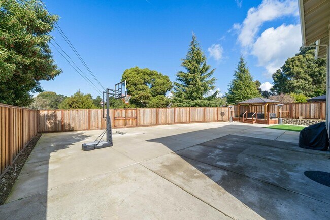 Building Photo - 882 Coral Ridge Cir