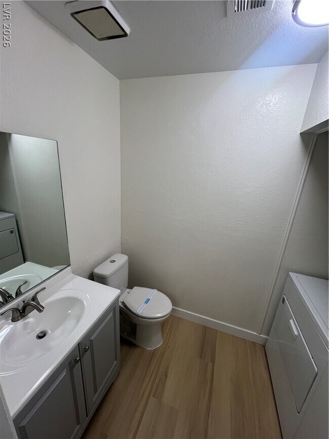 Building Photo - 3939 S Torrey Pines Dr