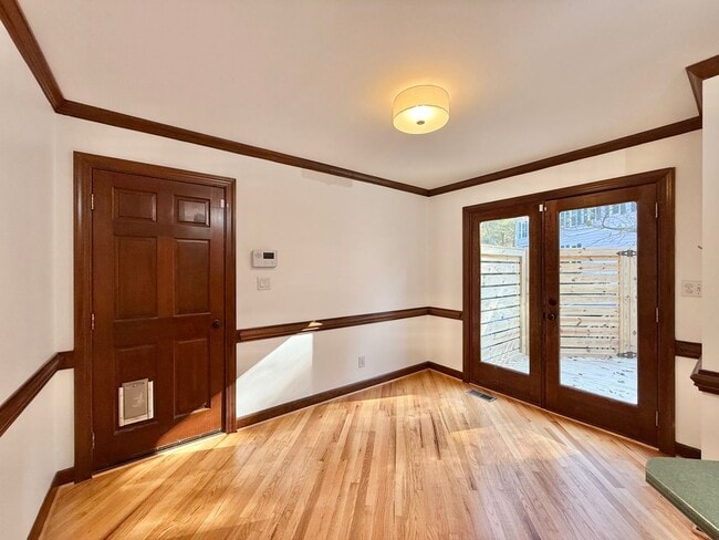 Building Photo - Charming 3BD, 2BA North Raleigh Home in Pr...