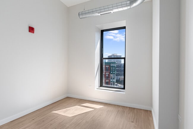 Building Photo - 805 N Milwaukee Ave