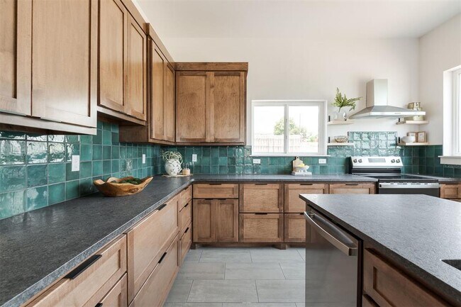 Building Photo - 1005 N Kelham Ave