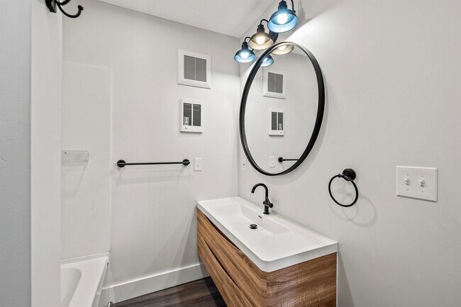 Building Photo - 26 Reservoir Ave