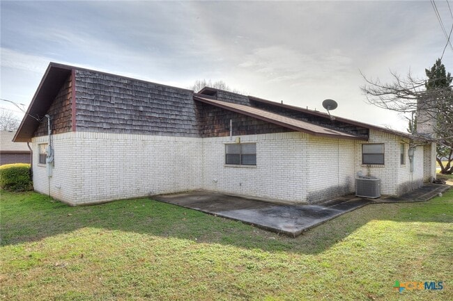 Building Photo - 818 Lois St