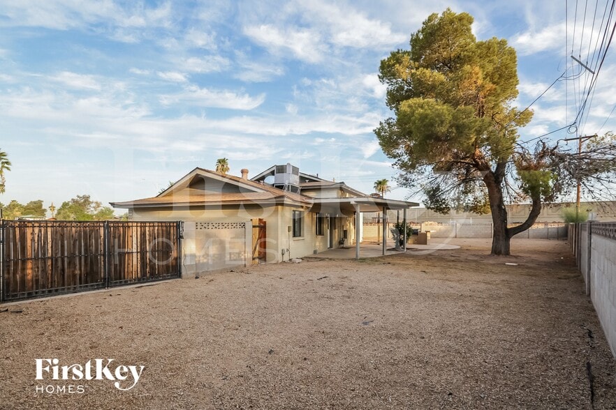 Building Photo - 4501 S Forest Ave