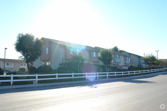Building Photo - Las Casas de Madera