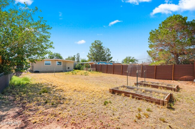 Building Photo - 3977 Las Casitas Dr