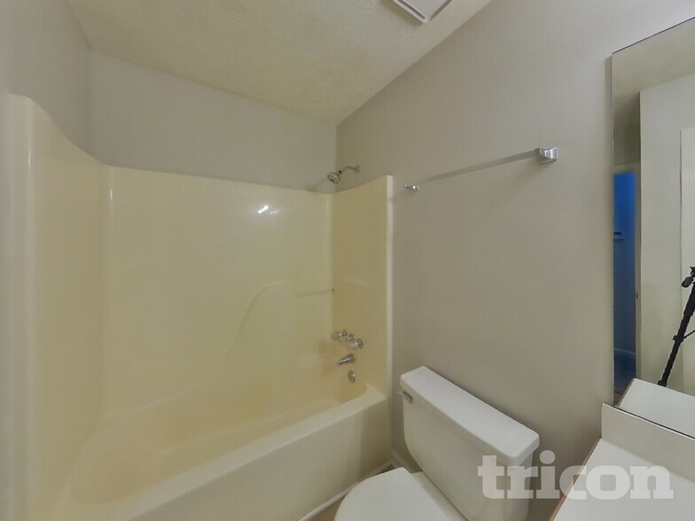 Building Photo - 3935 Piper Glen Dr NE