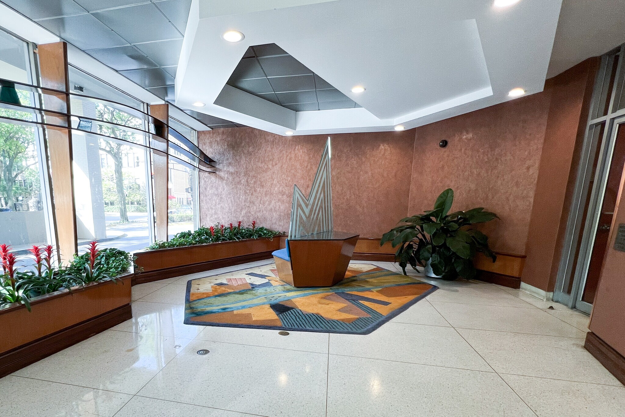 Lobby - 6301 N Sheridan Rd