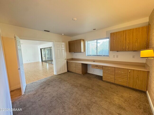 Building Photo - 1916 Seclusion Dr