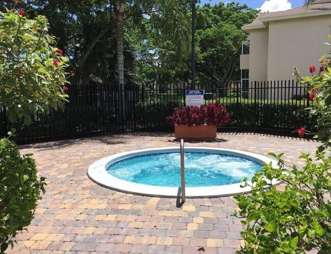 Building Photo - 660 Cypress Club Way