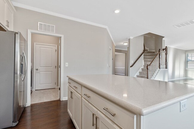 Building Photo - Great corner lot in Austin Creek with Fenced in Yard!