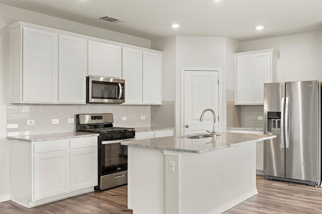 Building Photo - 120 Longmount Cv