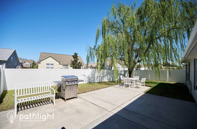 Building Photo - 1066 Great Lakes Cir