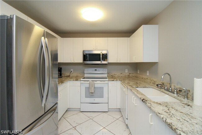 Building Photo - 519 Roma Ct