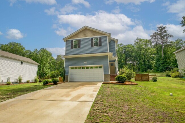 Building Photo - Charming 3-bedroom, 2.5-bath home nestled in the heart of Carthage