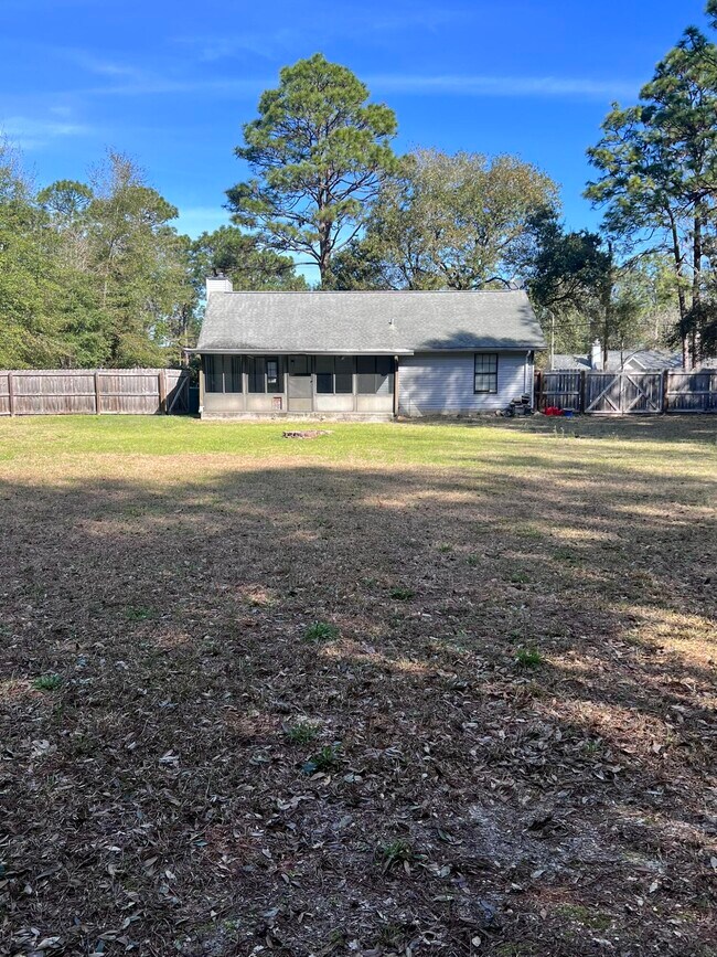 Building Photo - 345 John King Rd