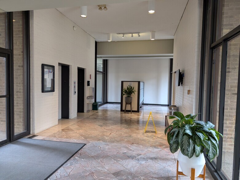 Ground Floor Atrium - 300 M St SW