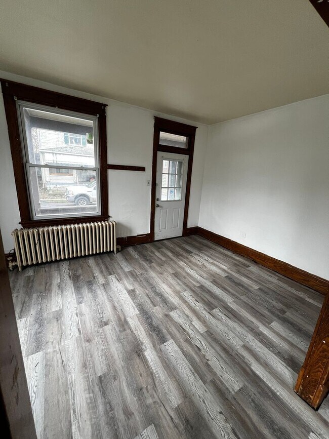 Building Photo - 162-164 Jacob St