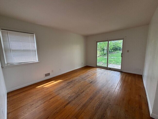 Building Photo - 14100 E 43rd St S