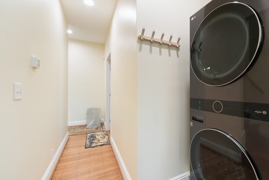 Laundry Nook - 8609 55th Ave S