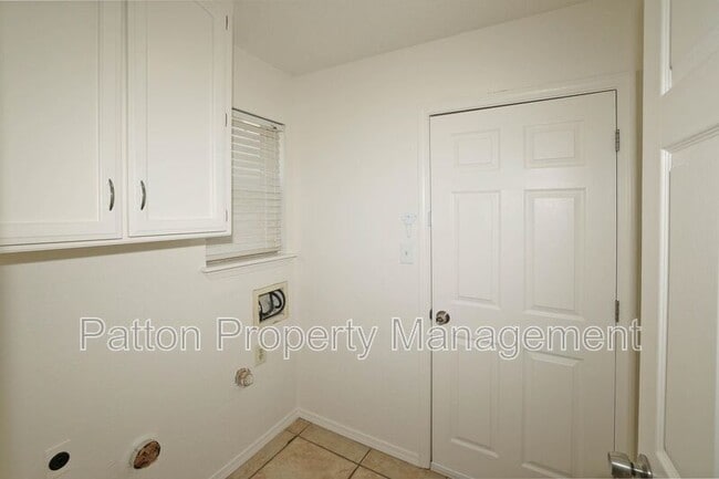 Building Photo - 7902 Gerald Dr