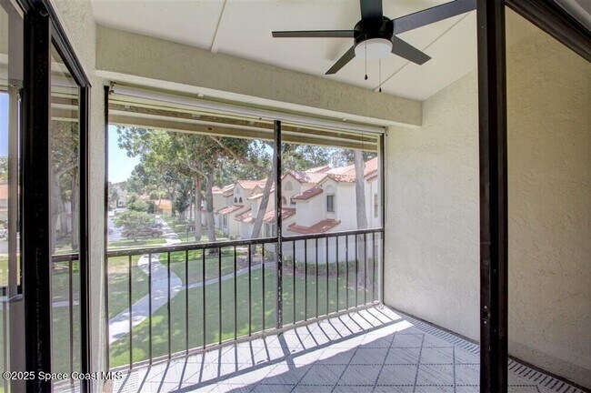 Building Photo - 1051 Country Club Dr