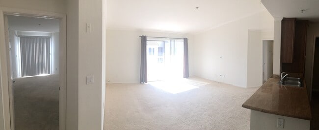 Building Photo - 2 Bedroom / 2 Bathroom Corona Ranch Condo in Triana