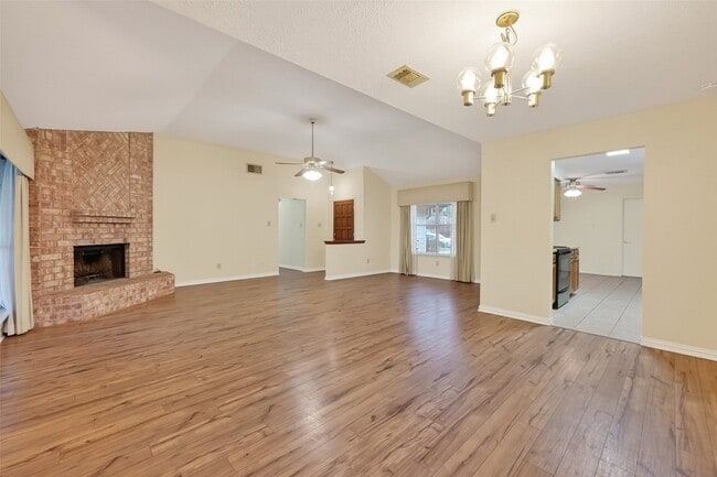 Building Photo - 21623 Crescent Heights St