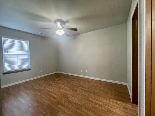 Building Photo - 220 Sage St