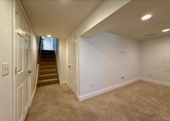 Building Photo - 6862 N Windwood Dr