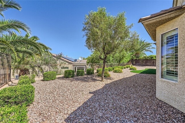 Building Photo - 2313 Fox Hills Dr