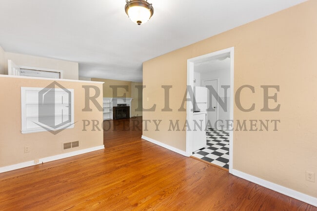 Building Photo - 1014 N Yale Ave