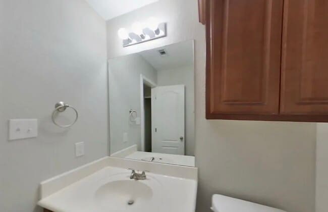 Building Photo - MOVE IN READY