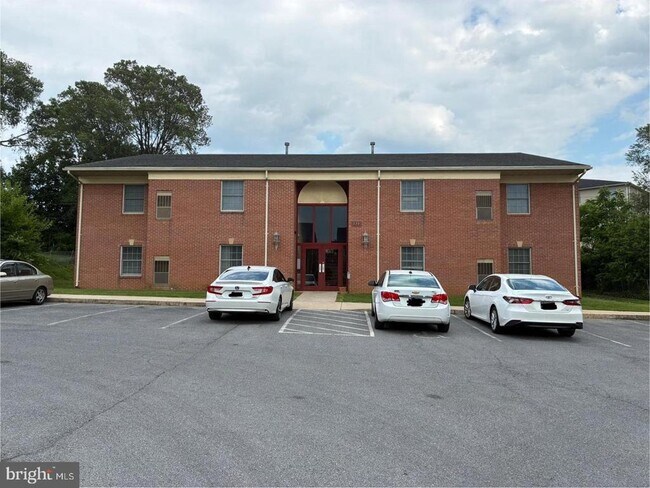 Building Photo - 534 Pangborn Blvd