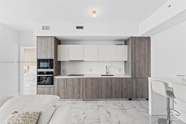 Building Photo - 2900 NE 7th Ave