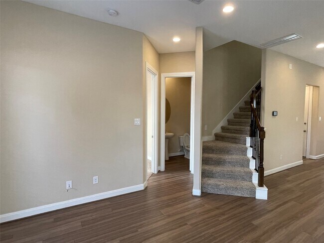 Building Photo - 10418 Quiet Courtyard Rd