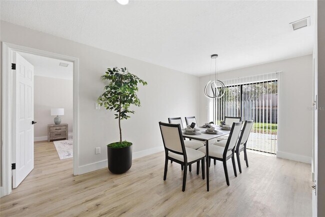 Building Photo - 645 Rosemere Cir