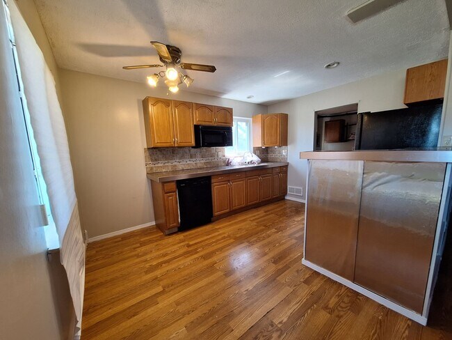 Building Photo - Your next Home!!!  Charming Three Bedroom in Roseville