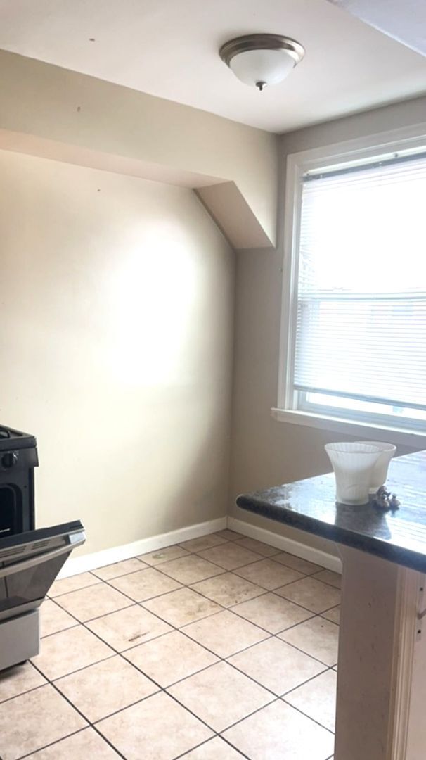 Building Photo - Stunning 3-Bedroom Townhome in East Oak Lane! Available NOW!