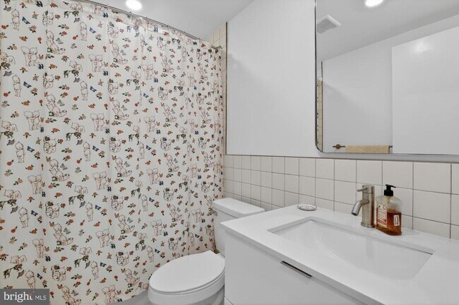 Building Photo - 2007 Cambridge St