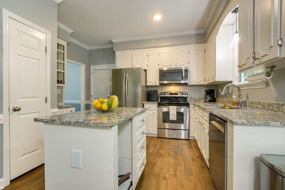 Building Photo - 5518 Tahoe Dr