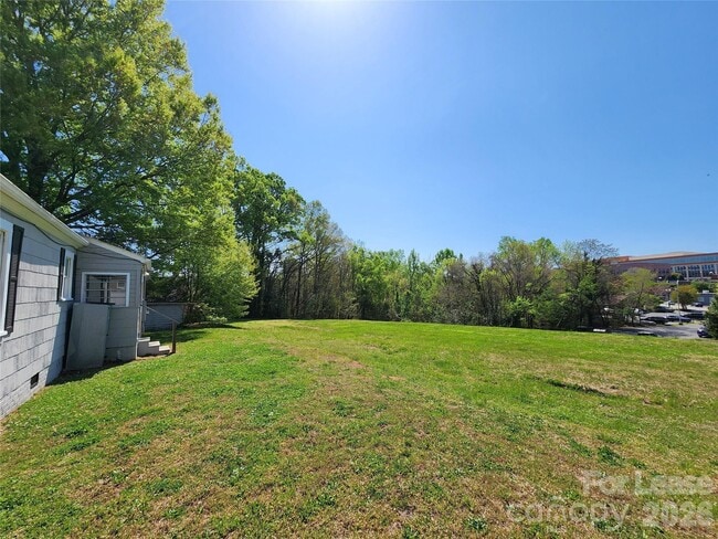 Building Photo - 12 Woodsdale Pl SE