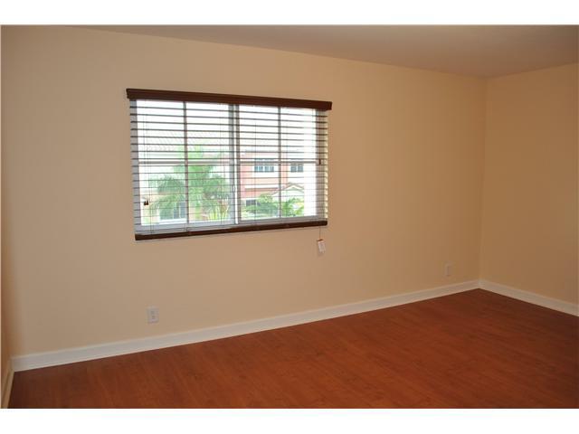 Building Photo - 325 Bayfront Dr