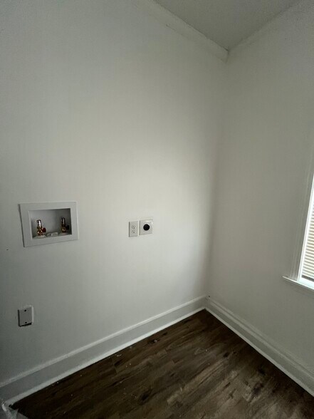 Building Photo - 3939 Mathis St