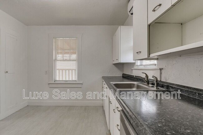 Building Photo - 119 NW 27th St