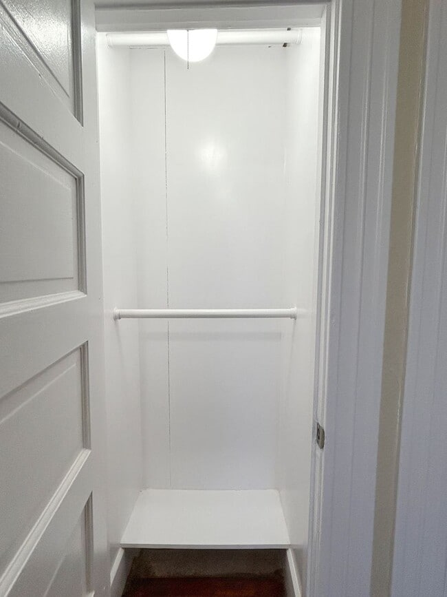 Building Photo - SPACIOUS 2 BD 1 BA W/ ASSIGNED GARAGE & STORAGE | UTILITIES INCLUDED