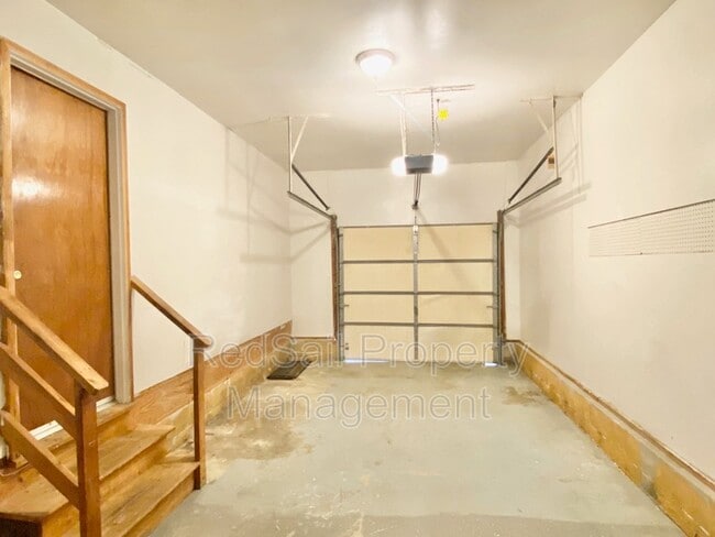 Building Photo - 180 Lori Cir