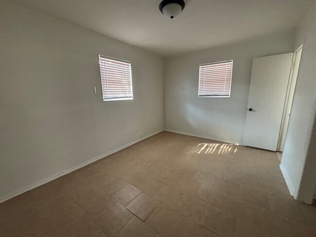 Building Photo - Southern Hills