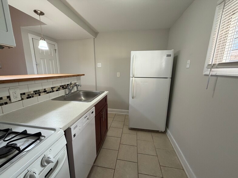 Building Photo - 2015 Fernon St