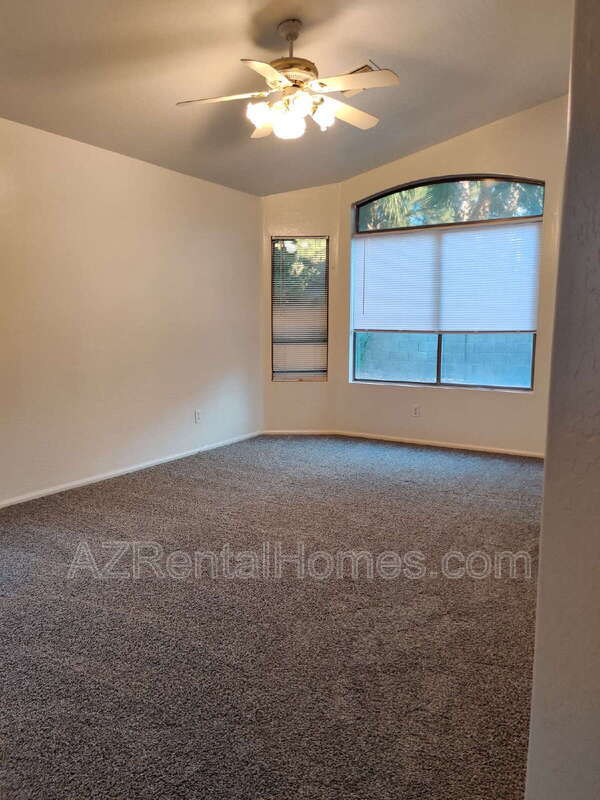 Building Photo - 493 E Cantebria Dr